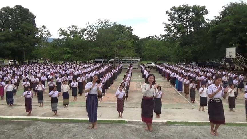 [图]传统泰国舞蹈รำวงสาวบ้านแต้