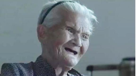 《历史人文》_她先后两次被50多个鬼子糟蹋，50年后才说出为何没寻死，感动网友