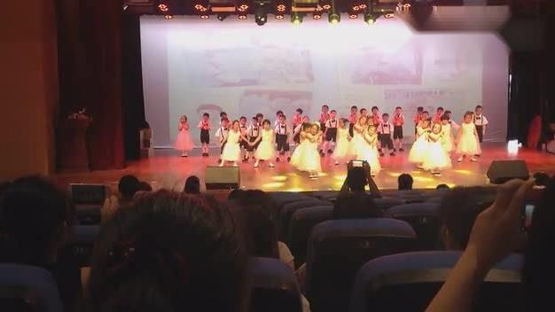 [图]教师节舞蹈《老师谢谢你》幼儿版——教师节最美的一道风景！