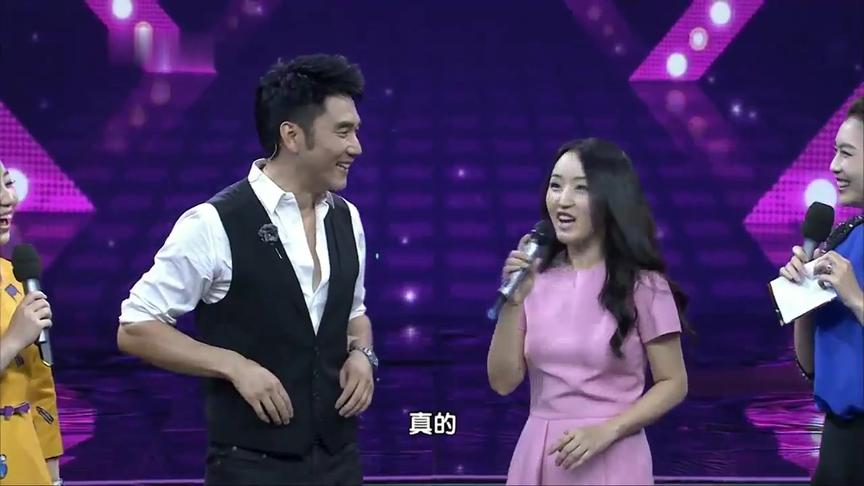 [图]杨钰莹节目演唱歌曲，一曲《轻轻告诉你》，画面不要太唯美！