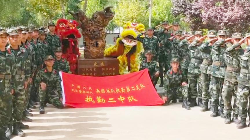 [图]边防战士给父母送中秋祝福 比起回家更重要的是保卫祖国