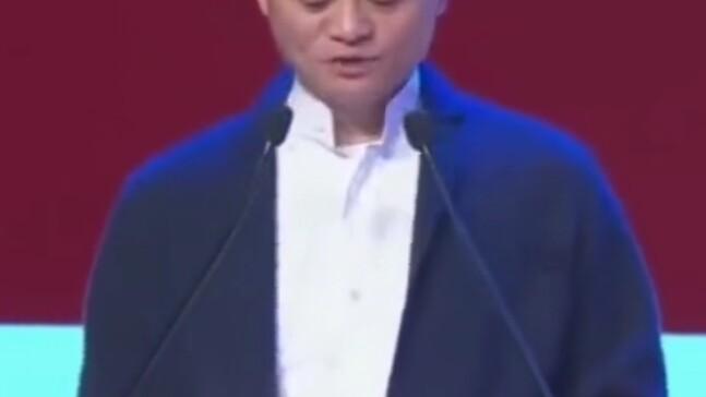 [图]马云在杭师大110周年校庆演讲现场直播，同学们鼓起了热烈的掌声