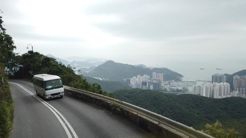 [图]香港太平山顶开车下山，盘山公路窄弯多，司机是如何会车的