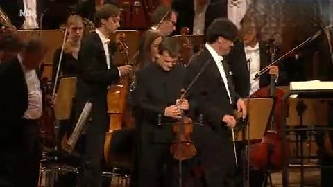 [图]指挥家艾伦吉尔伯特贝多芬D大调小提琴协奏曲弗兰克彼得齐默尔曼