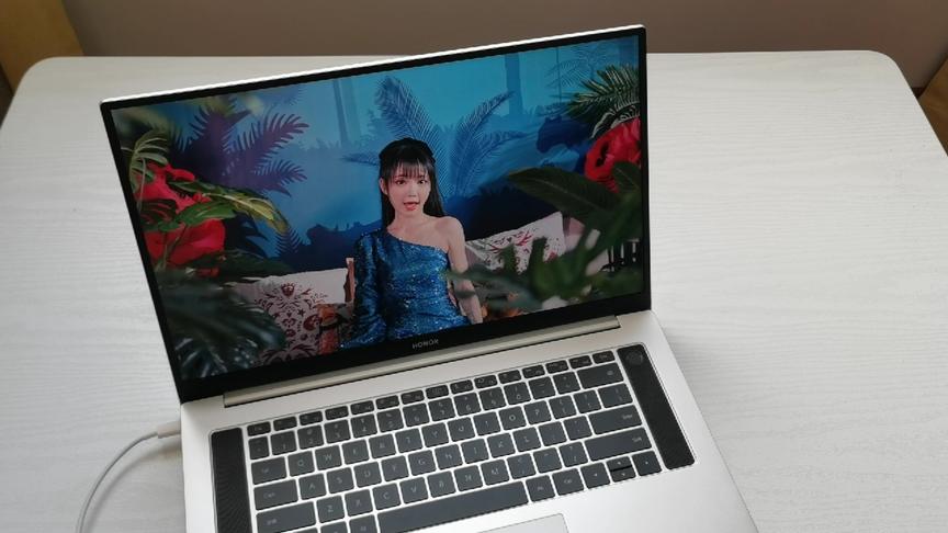 [图]荣耀笔记本MagicBook 2020 4K观影实测：理想屏太美丽！