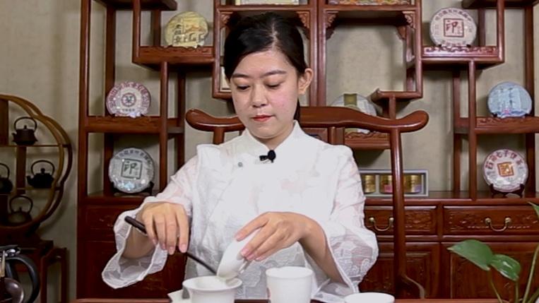 [图]泡茶步骤总搞不清？茶艺真才女用五分钟教你轻松学会“泡茶功夫”