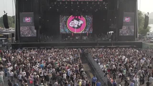 [图]Yeah Yeah Yeahs - Governors Ball Music Festival [1080p]