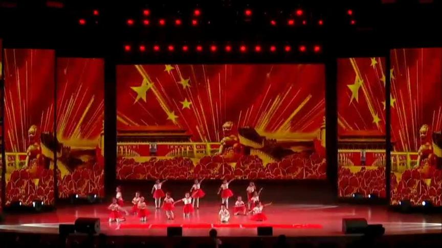 [图]小公主的第一次舞台登台演出“中国少年梦”，