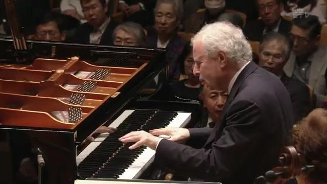 [图]安德烈斯·席夫指挥并演奏贝多芬G大调第四钢琴协奏曲，作品58