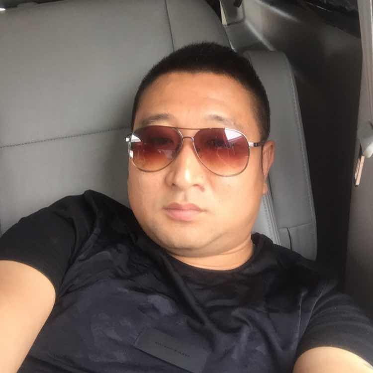 80后昆哥头像