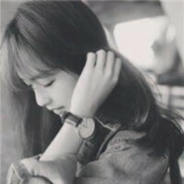 美女爱泡澡头像