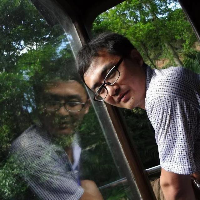 笑笑隐头像