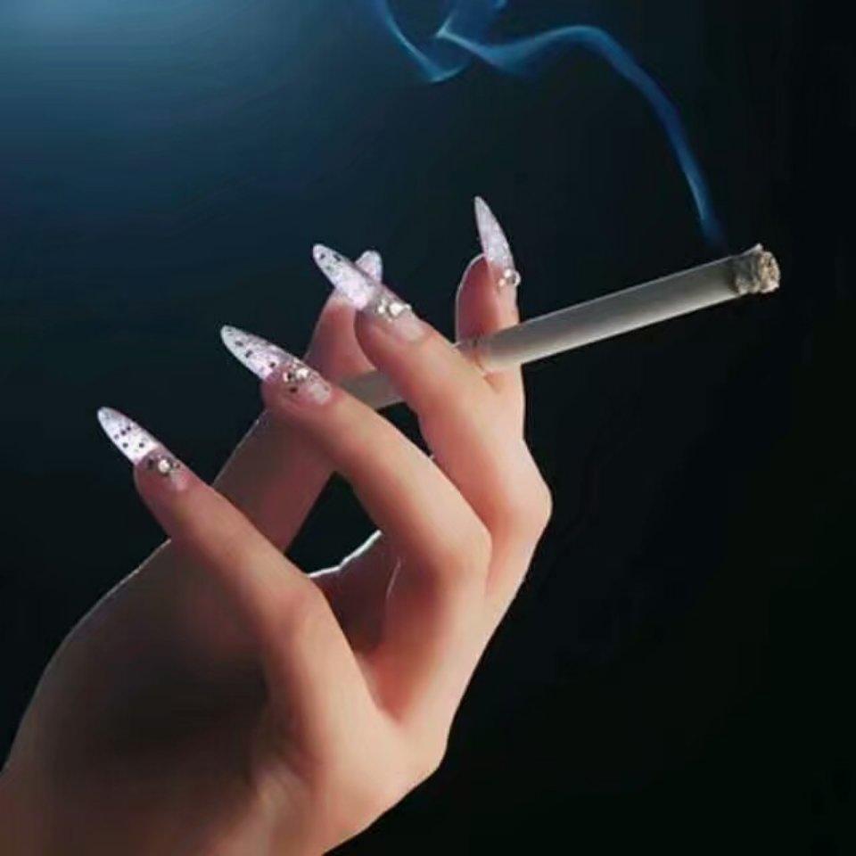 半根烟790头像