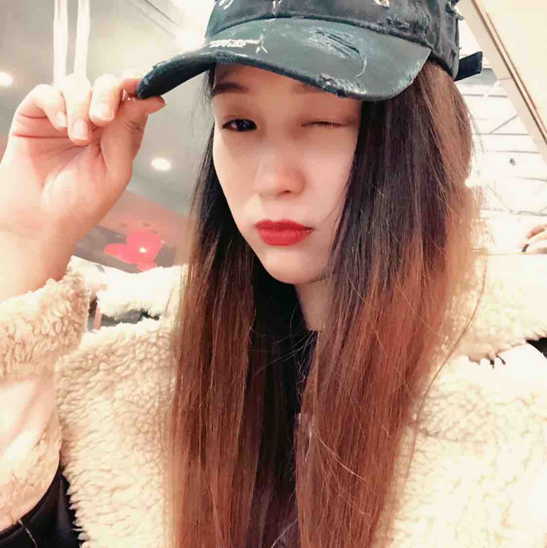 薇薇发财头像