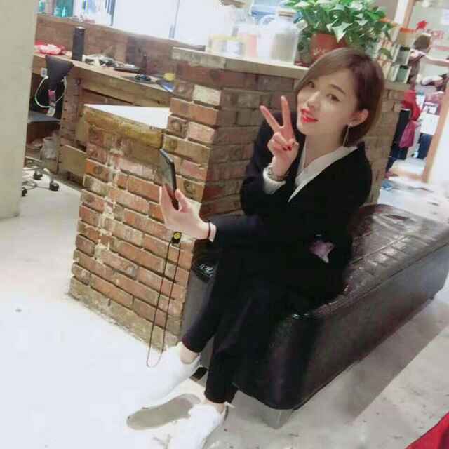 A两个自己艳子头像
