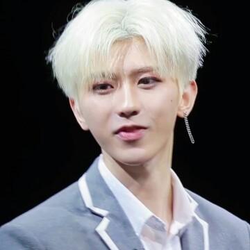 立场一坤哥头像