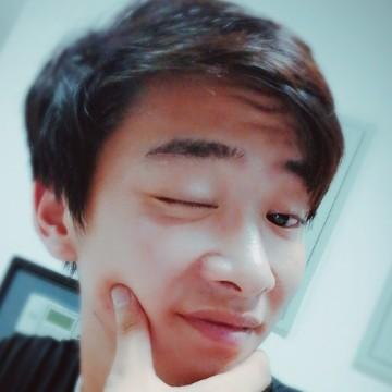 一个无聊的年轻小伙头像