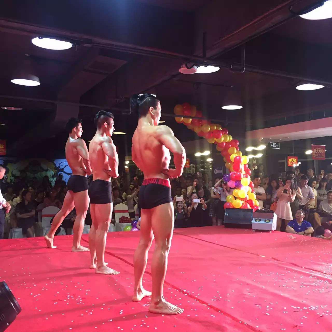男士健身成果展示头像