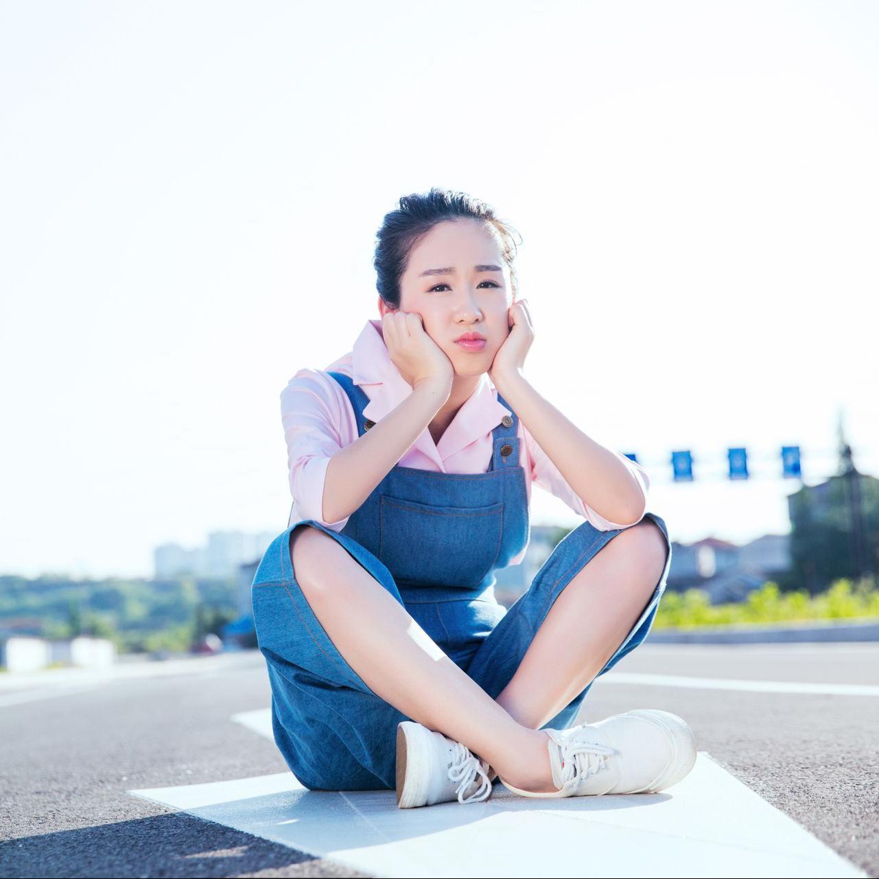 浮巷旧人聊花卉头像