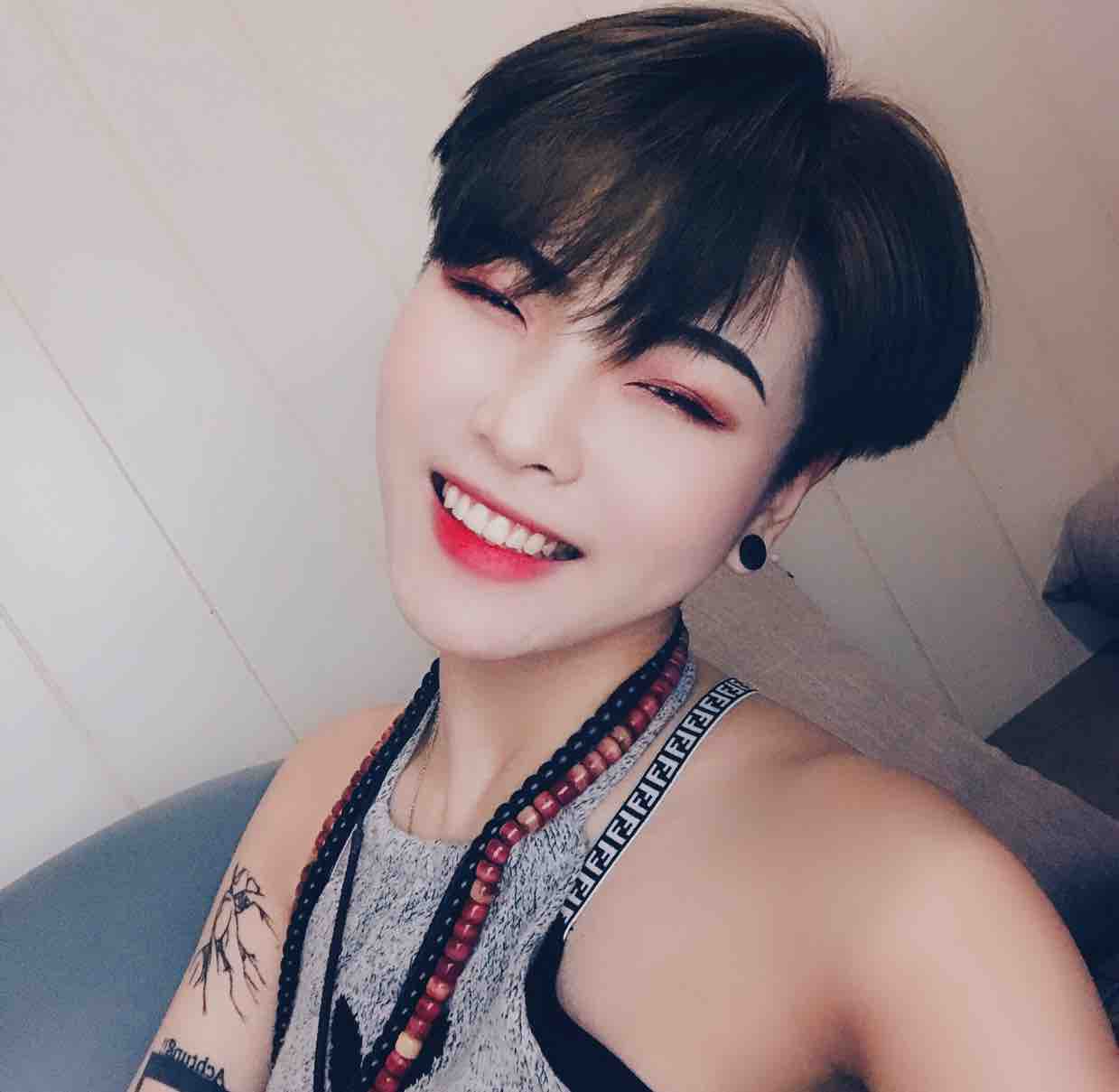 小毛其实叫悟空🐱头像