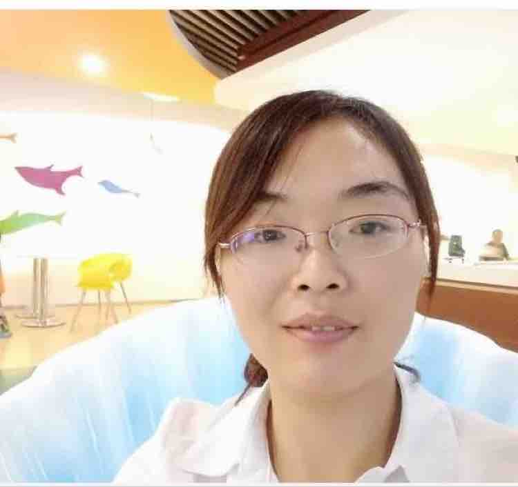 爱生活的小英头像