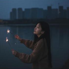 情感小九月头像