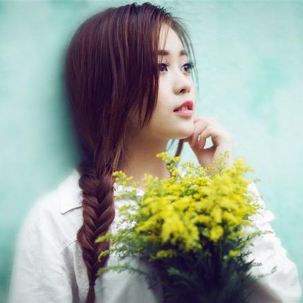 爱化妆的小君头像