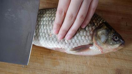 大头鱼去鳞小技巧 西瓜视频