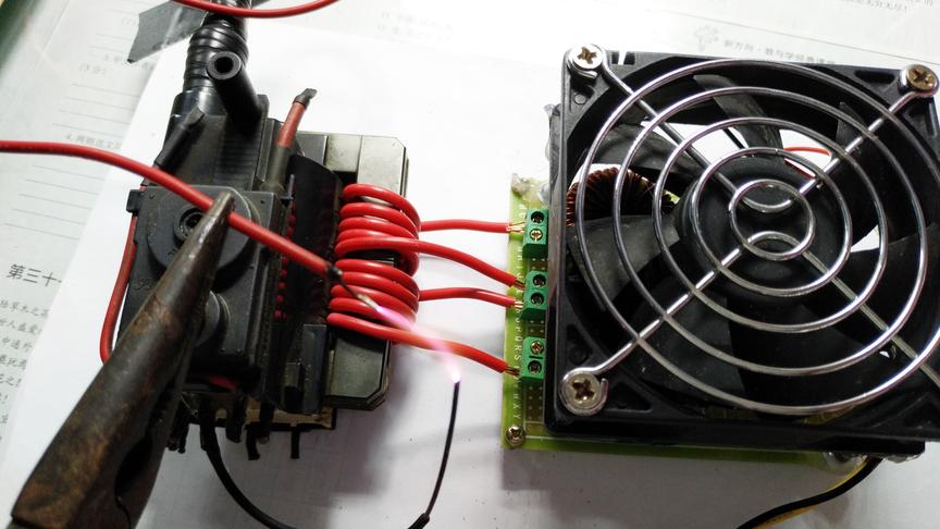 用ZVS电路驱动彩电高压包，拉电弧十分带劲