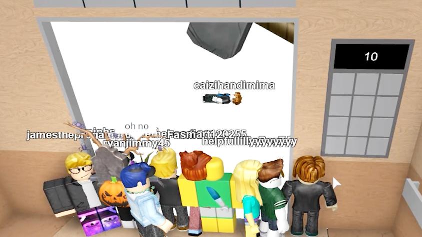 波波仔解说 roblox 疯狂电梯：一进游戏就看到有人被榔头狂砸！