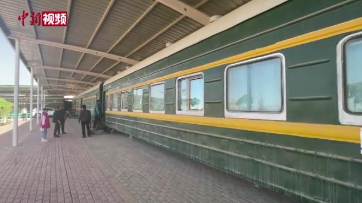 废弃火车变身民宿 丝路游中不一样的旅途体验