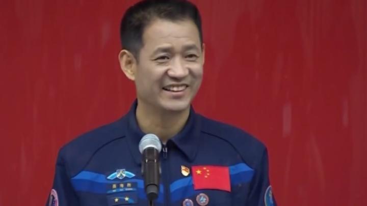 “神十二”指令长聂海胜：有幸开跑空间站飞天“第一棒”