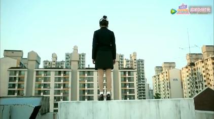 韩剧女主坠楼男主相救 西瓜视频