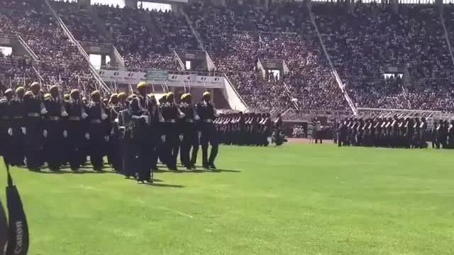 津巴布韦共和国的阅兵式，看了只让人怀疑：这些是军人吗？