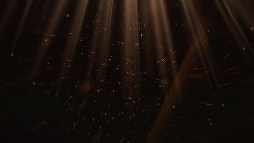 小林解说：矿石运输车的涉水能力很吓人，水淹半截还能开！