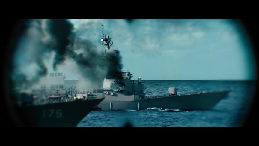 《超级战舰》被孤立的海军舰队，与外星战舰震撼开战。